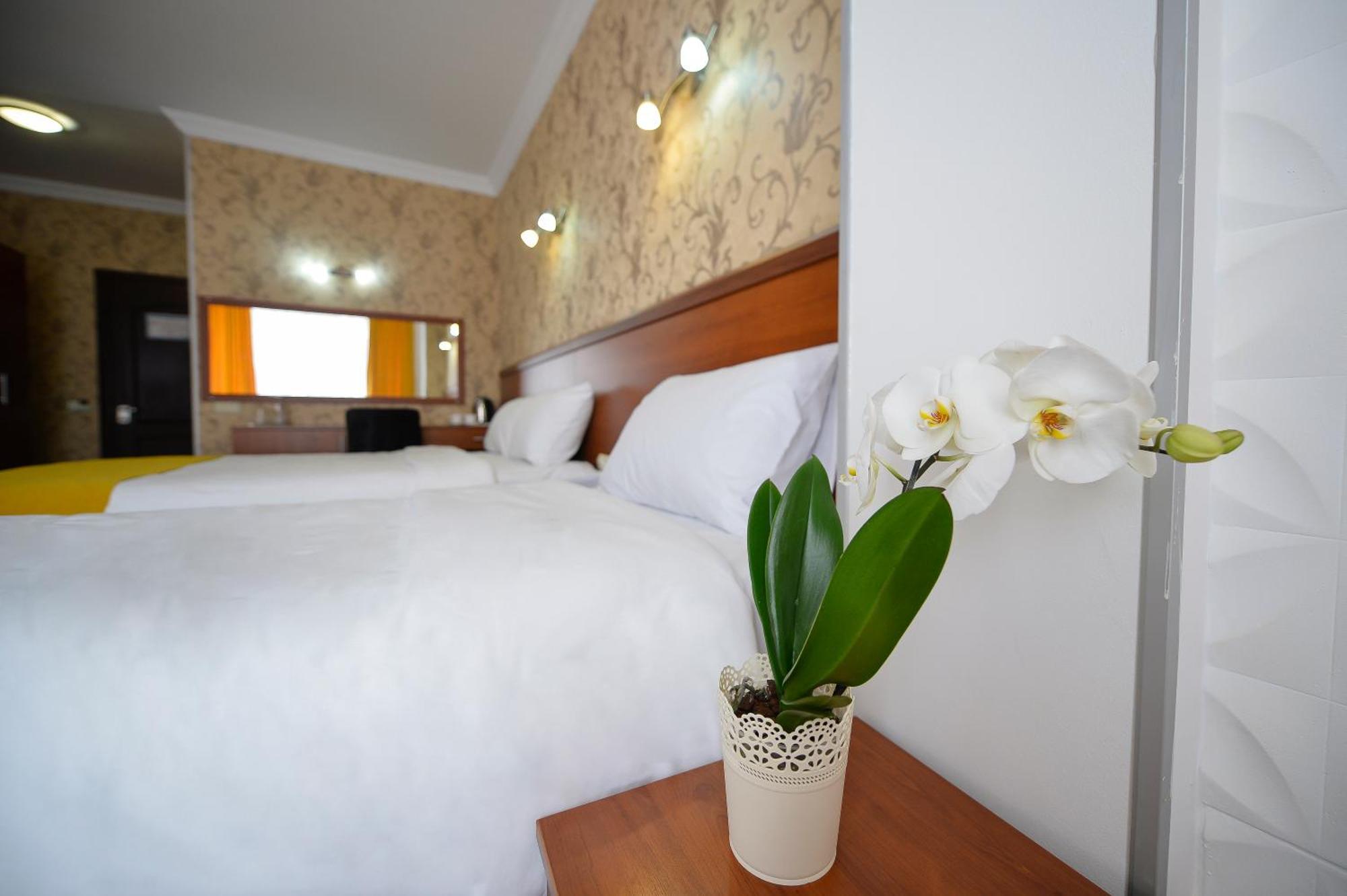Aura Boutique Hotel Batumi Exterior photo